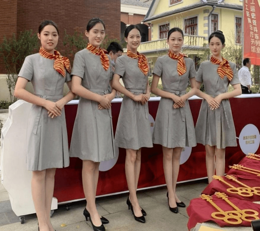 青春禮韻，茶香盛會——記我校學生光榮承擔第七屆中華茶奧會禮儀與會展服務